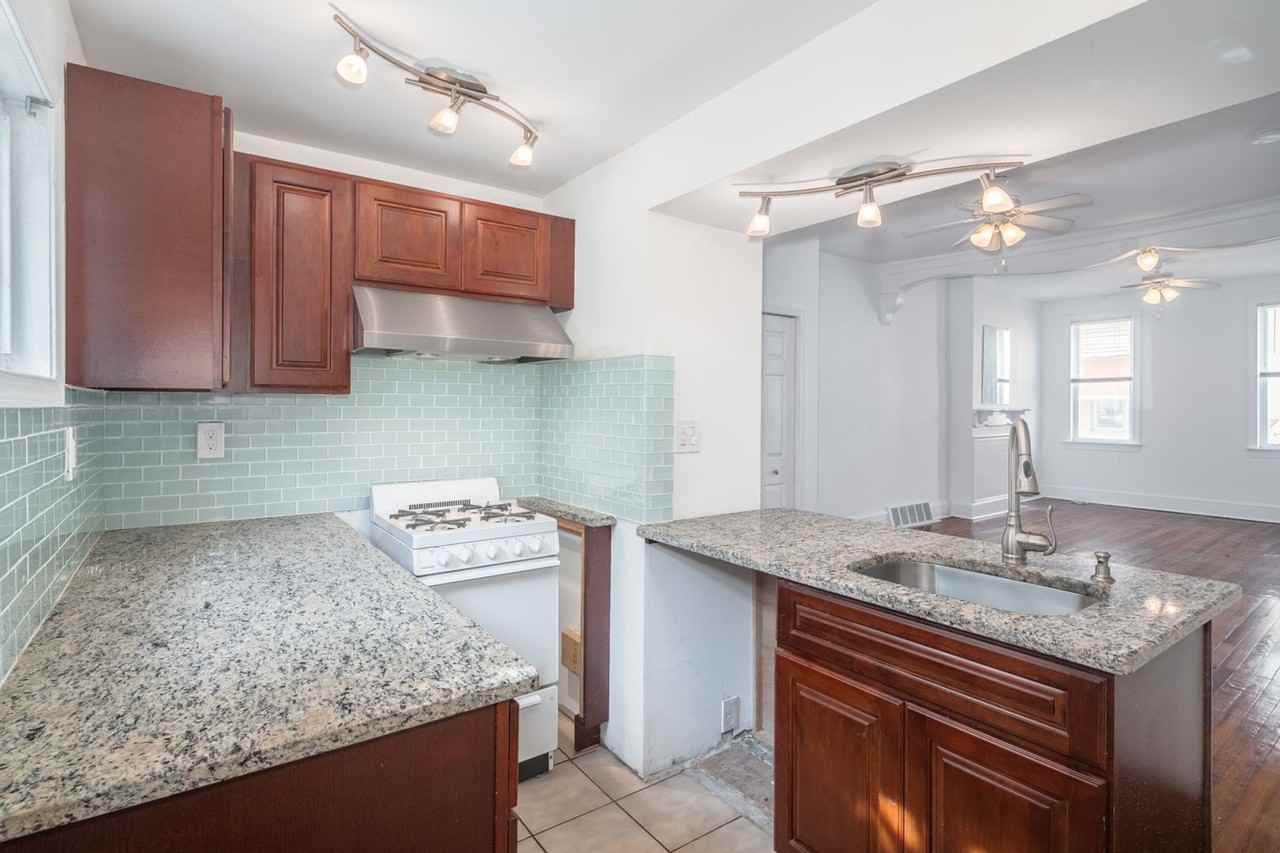 2214 Latona St - Photo 5 of 13