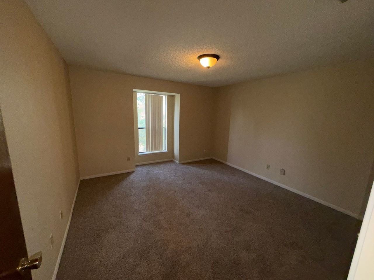 5118 Middlecoff Rd - Photo 4 of 7