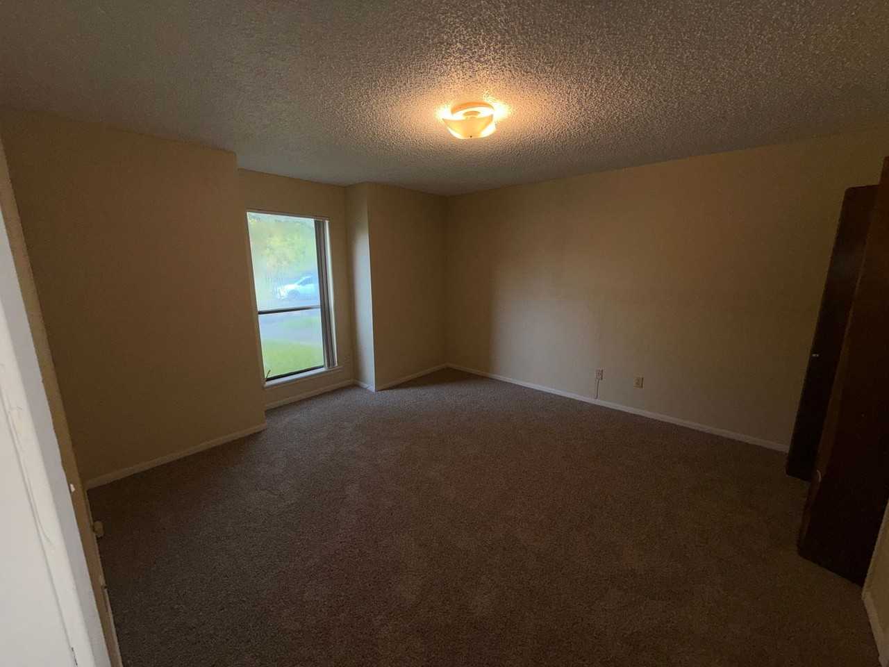 5118 Middlecoff Rd - Photo 5 of 7