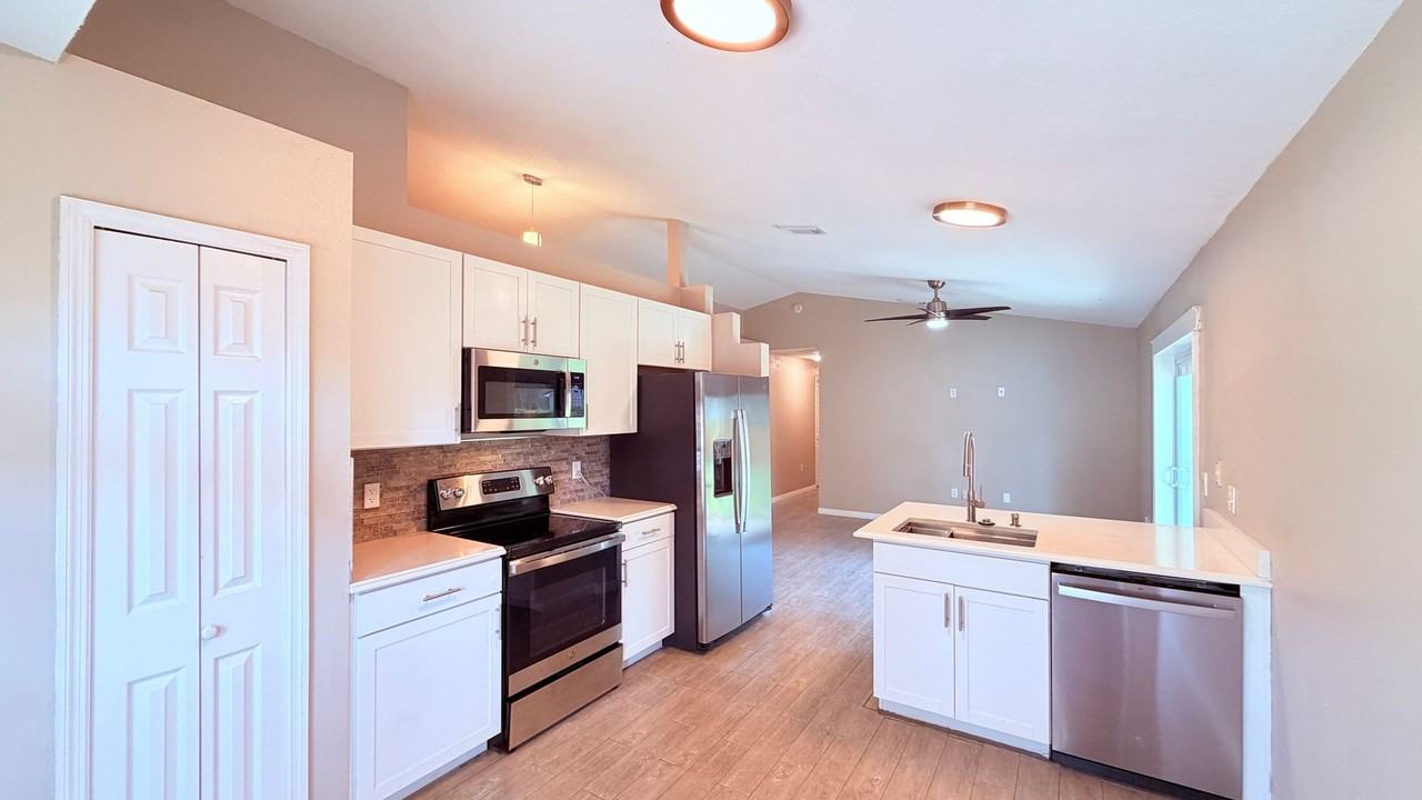 1357 Woodwind Dr - Photo 3 of 25