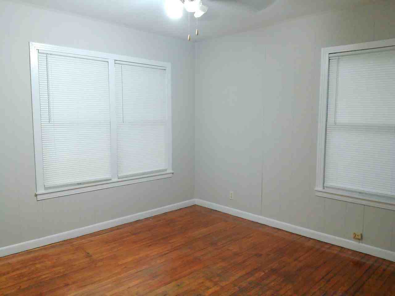 4938 Jean St - Photo 5 of 10