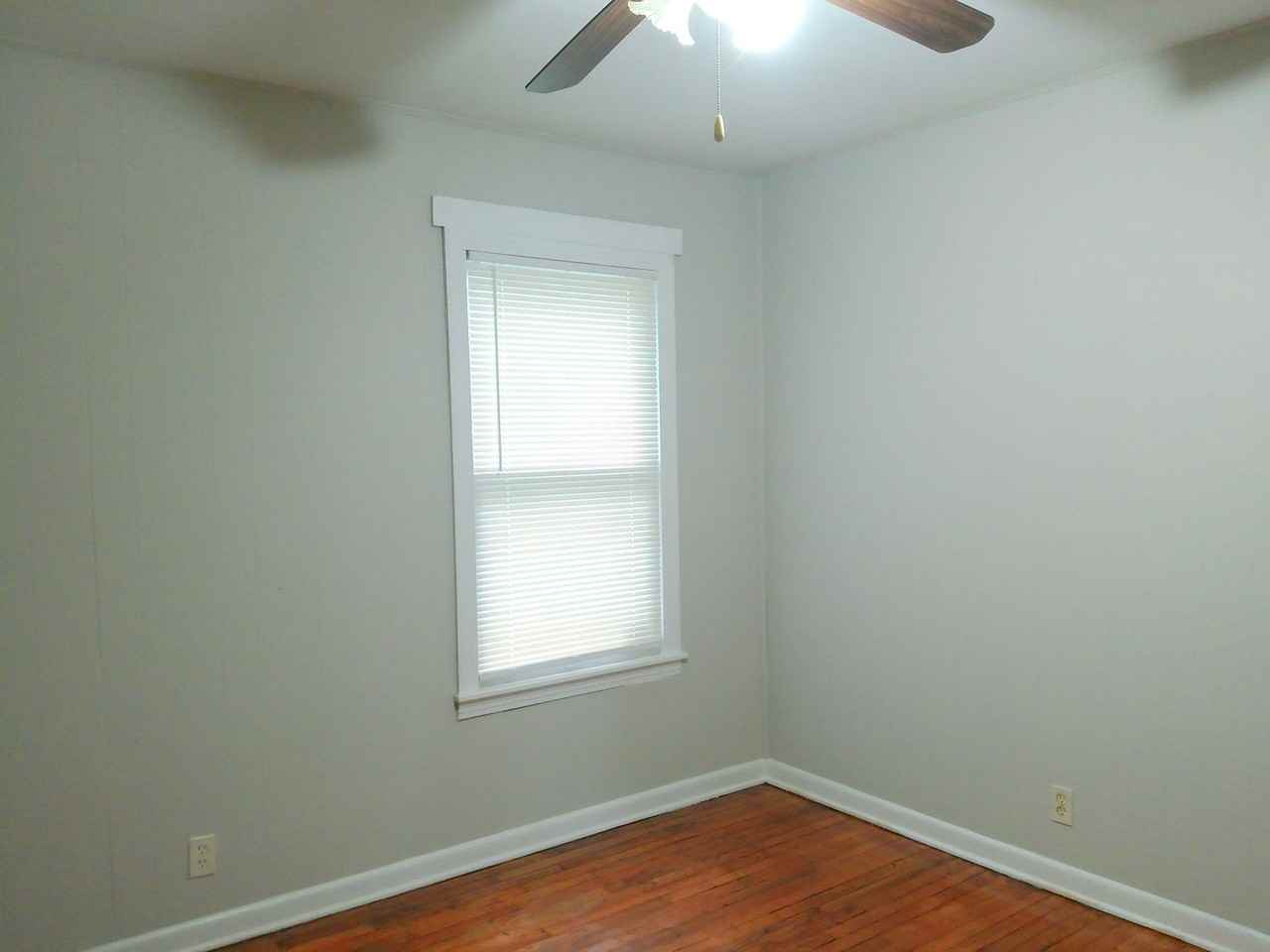 4938 Jean St - Photo 7 of 10