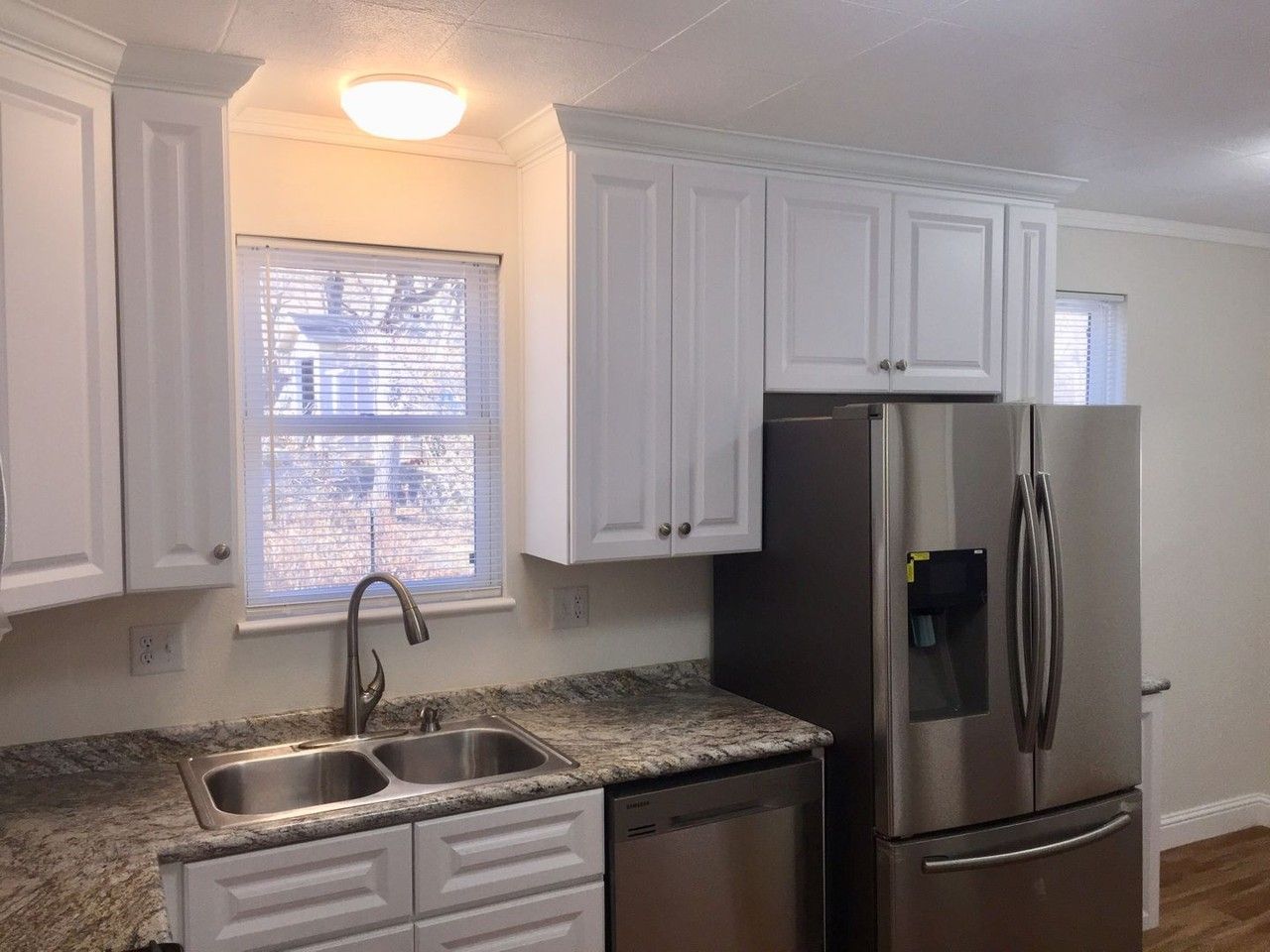 526 W Dale St - Photo 4 of 23