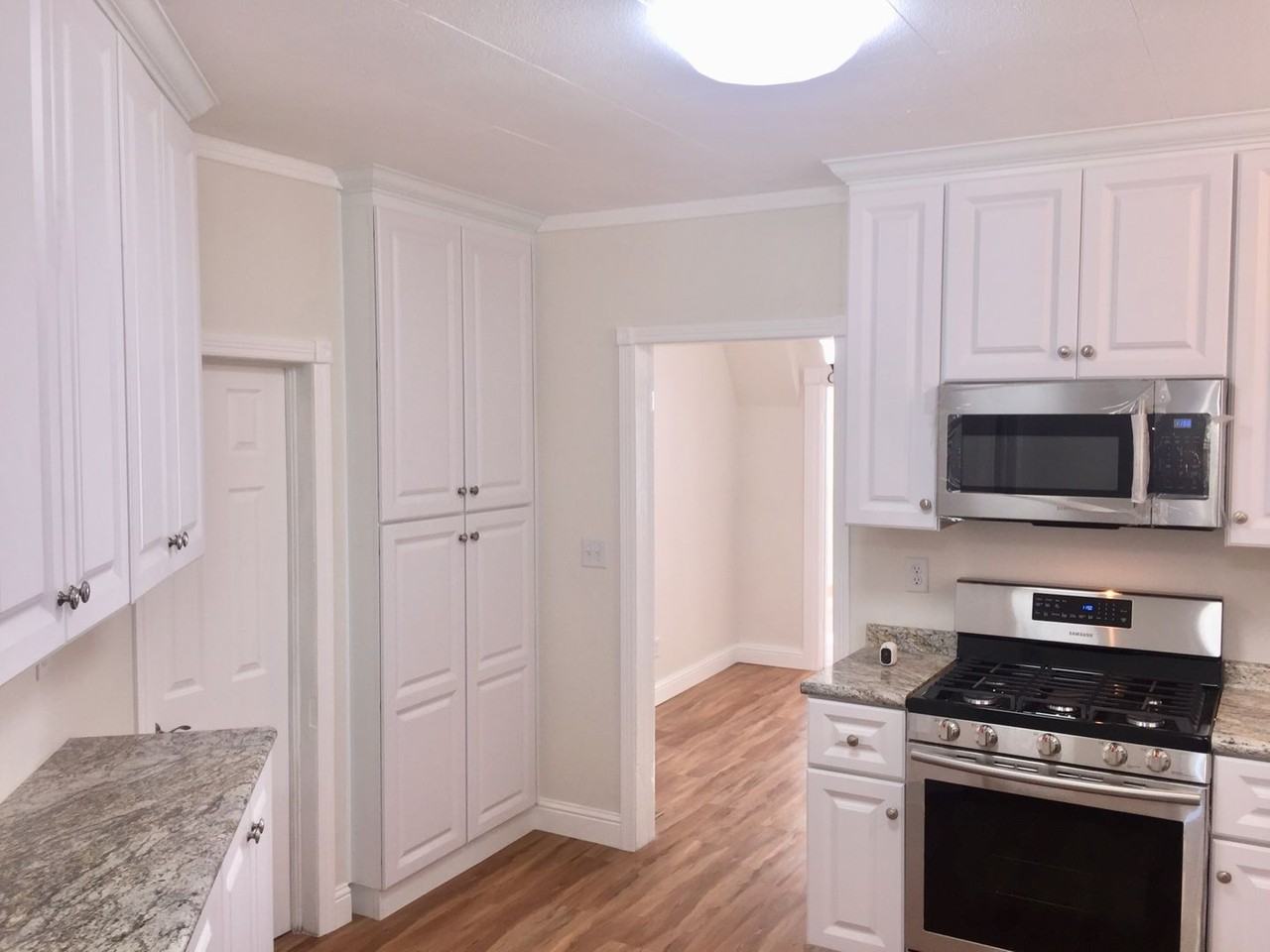 526 W Dale St - Photo 5 of 23