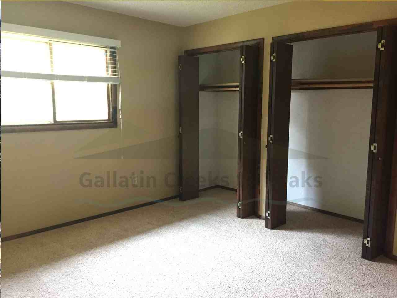 410 Henderson St - Photo 4 of 20