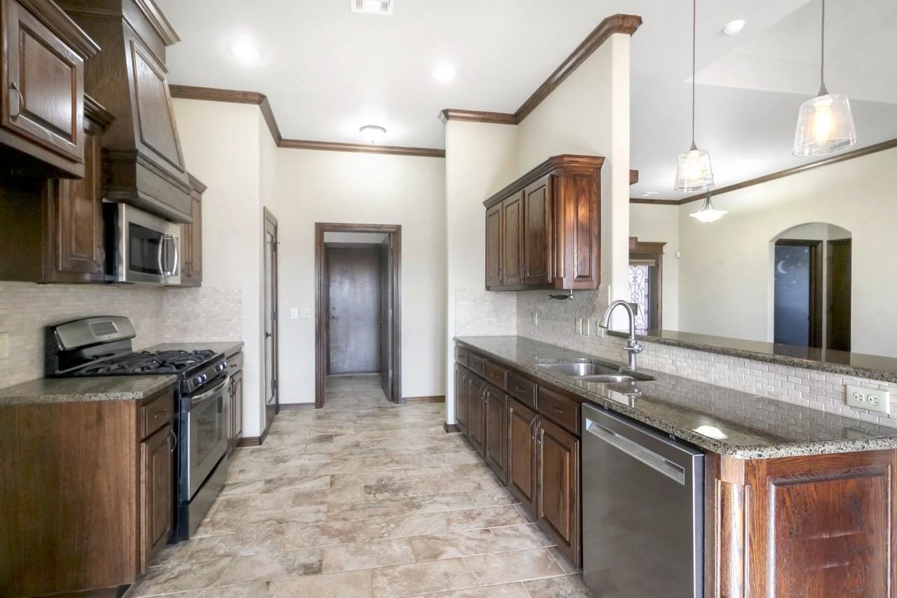 18401 Haslemere Ln - Photo 2 of 15