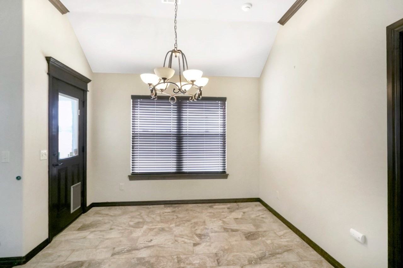 18401 Haslemere Ln - Photo 4 of 15