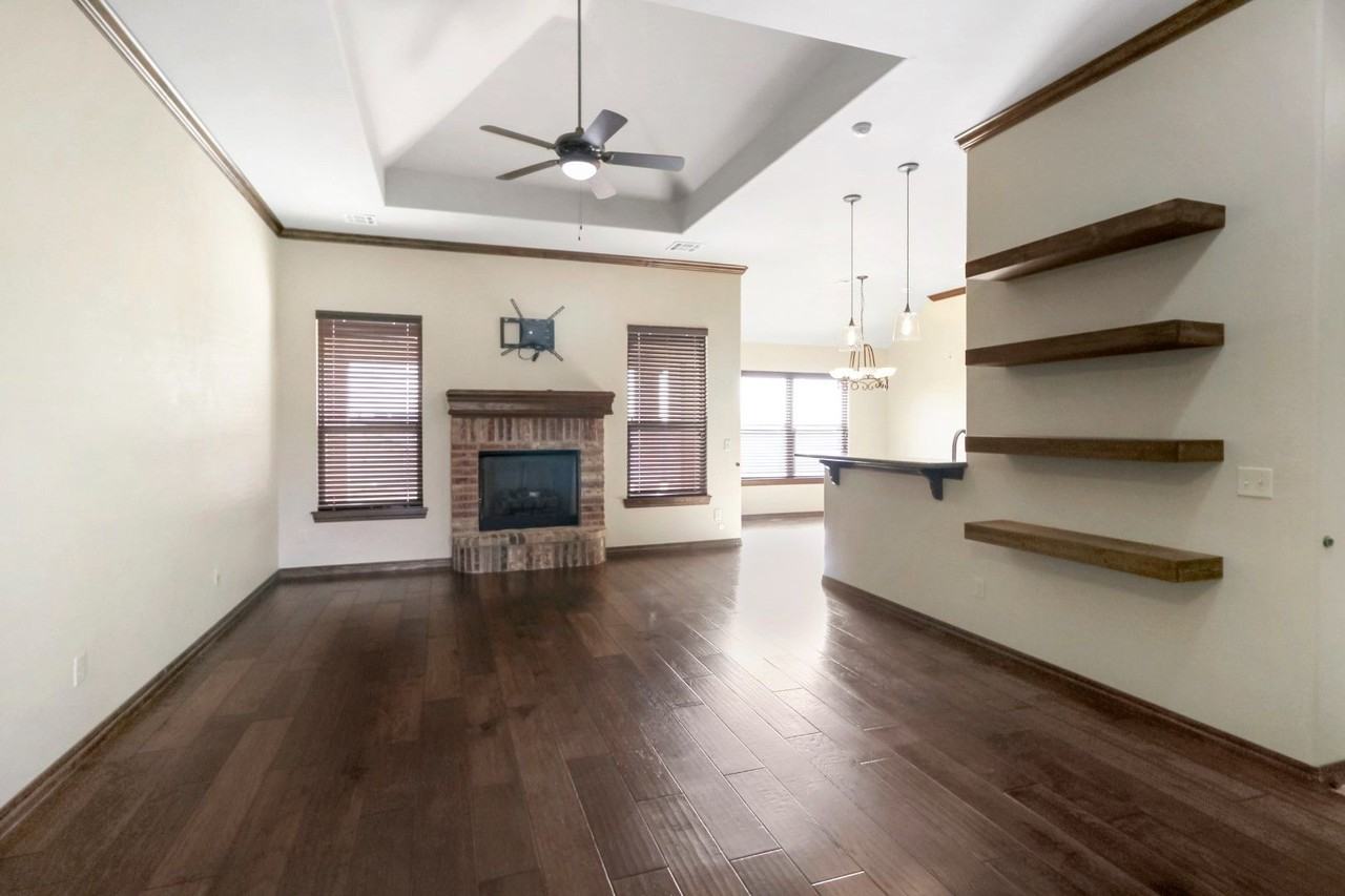 18401 Haslemere Ln - Photo 5 of 15