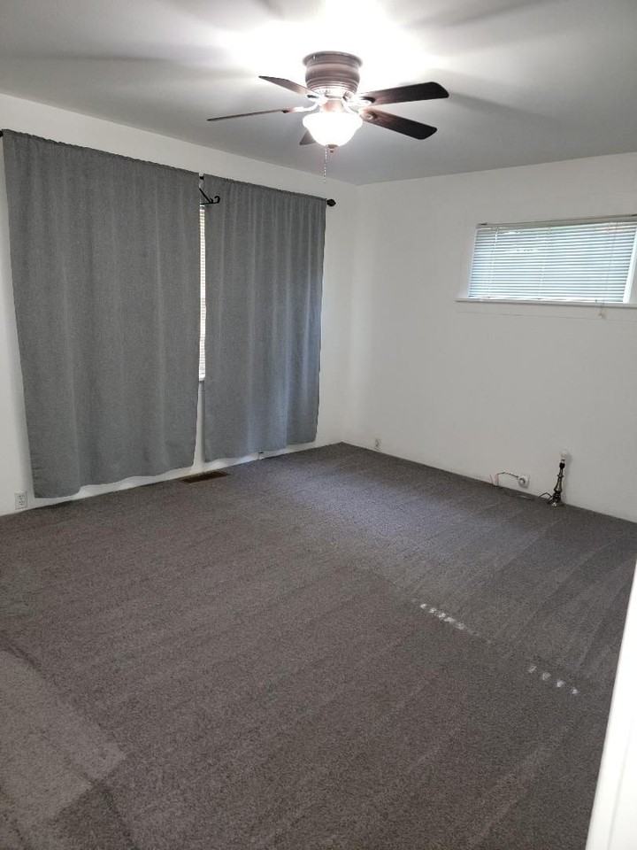 4009 S Bell St - Photo 4 of 17