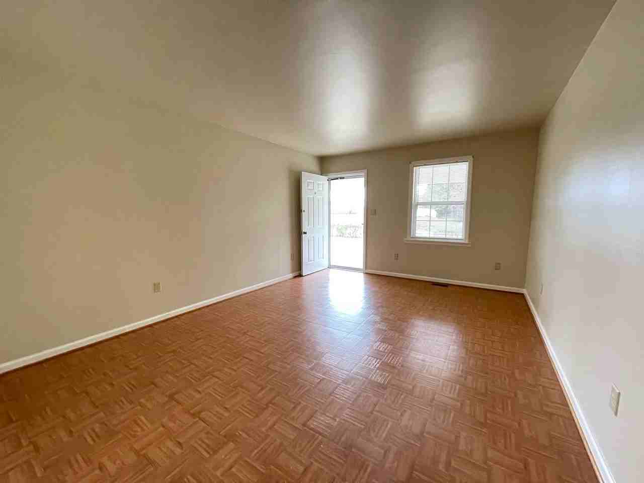 124 E Ferrell St - Photo 2 of 9