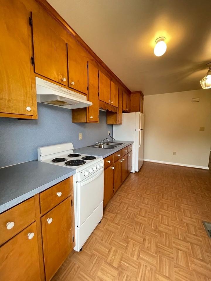 124 E Ferrell St - Photo 3 of 9