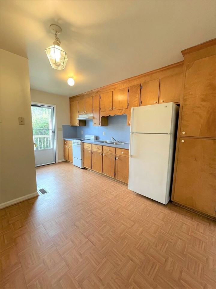 124 E Ferrell St - Photo 4 of 9
