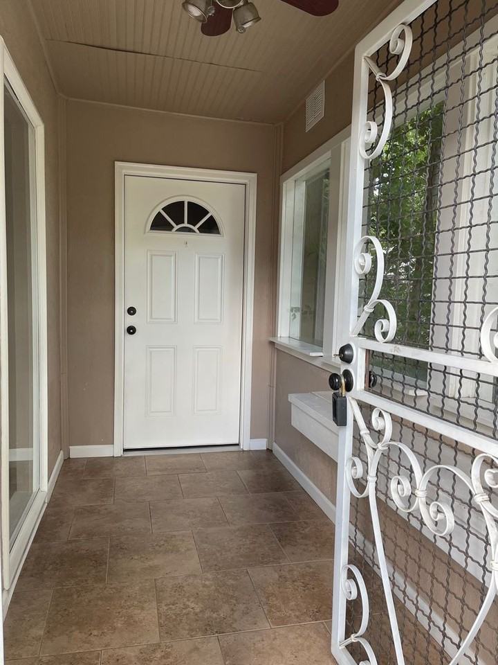 2022 W Pikes Peak Ave - Photo 2 of 19