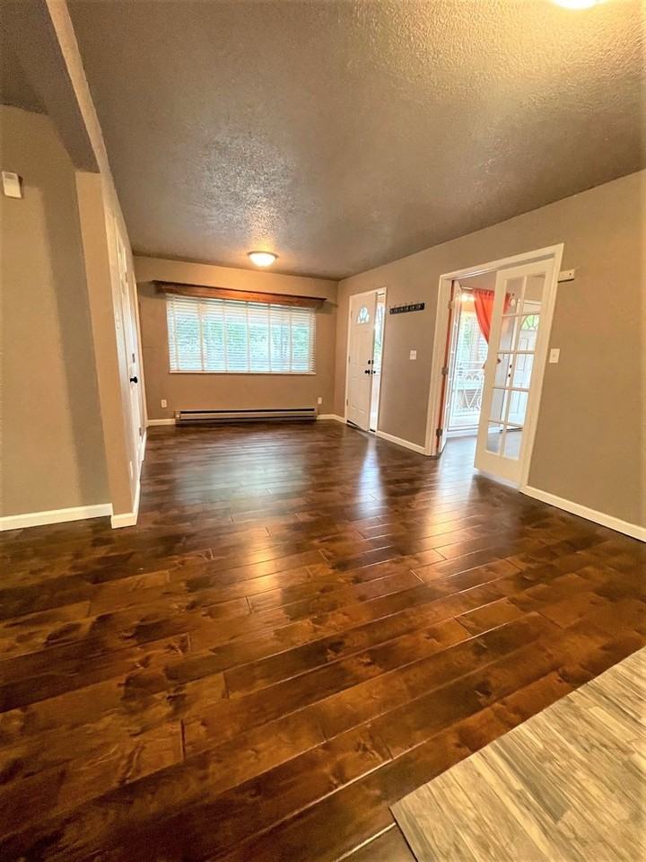 2022 W Pikes Peak Ave - Photo 6 of 19