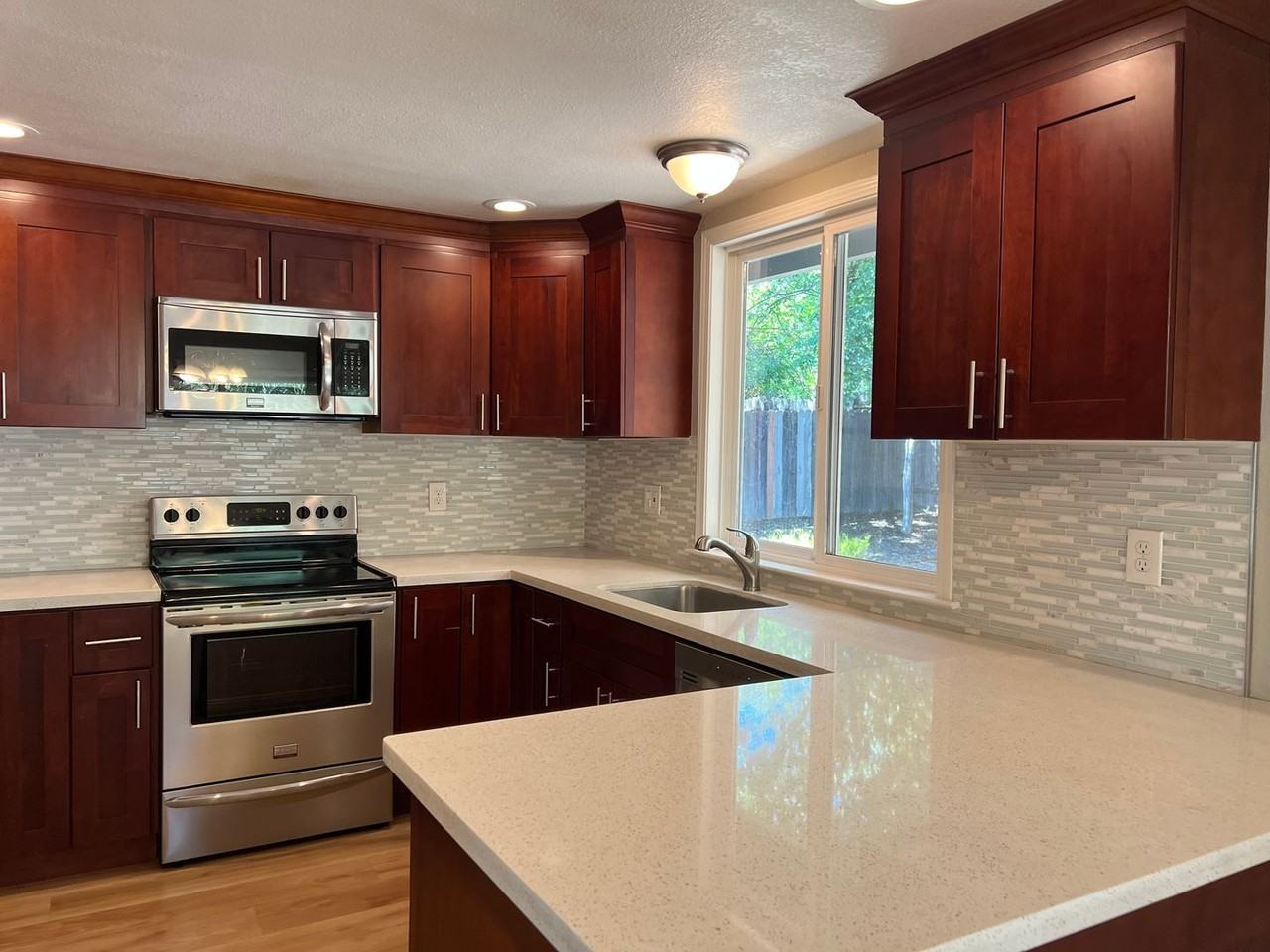 5562 Catalpa Ct - Photo 3 of 19