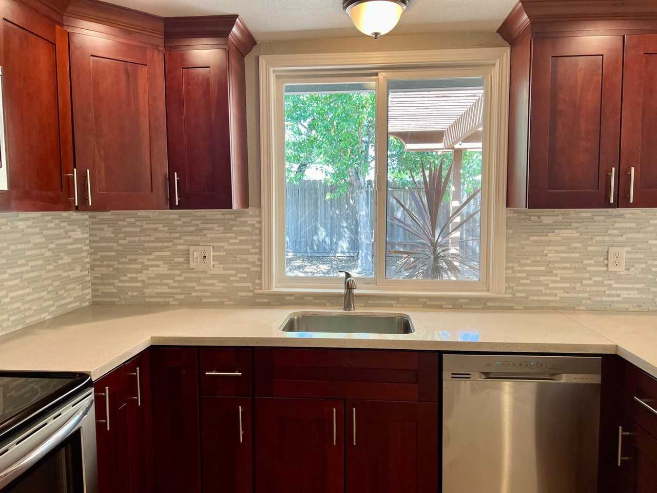 5562 Catalpa Ct - Photo 5 of 19
