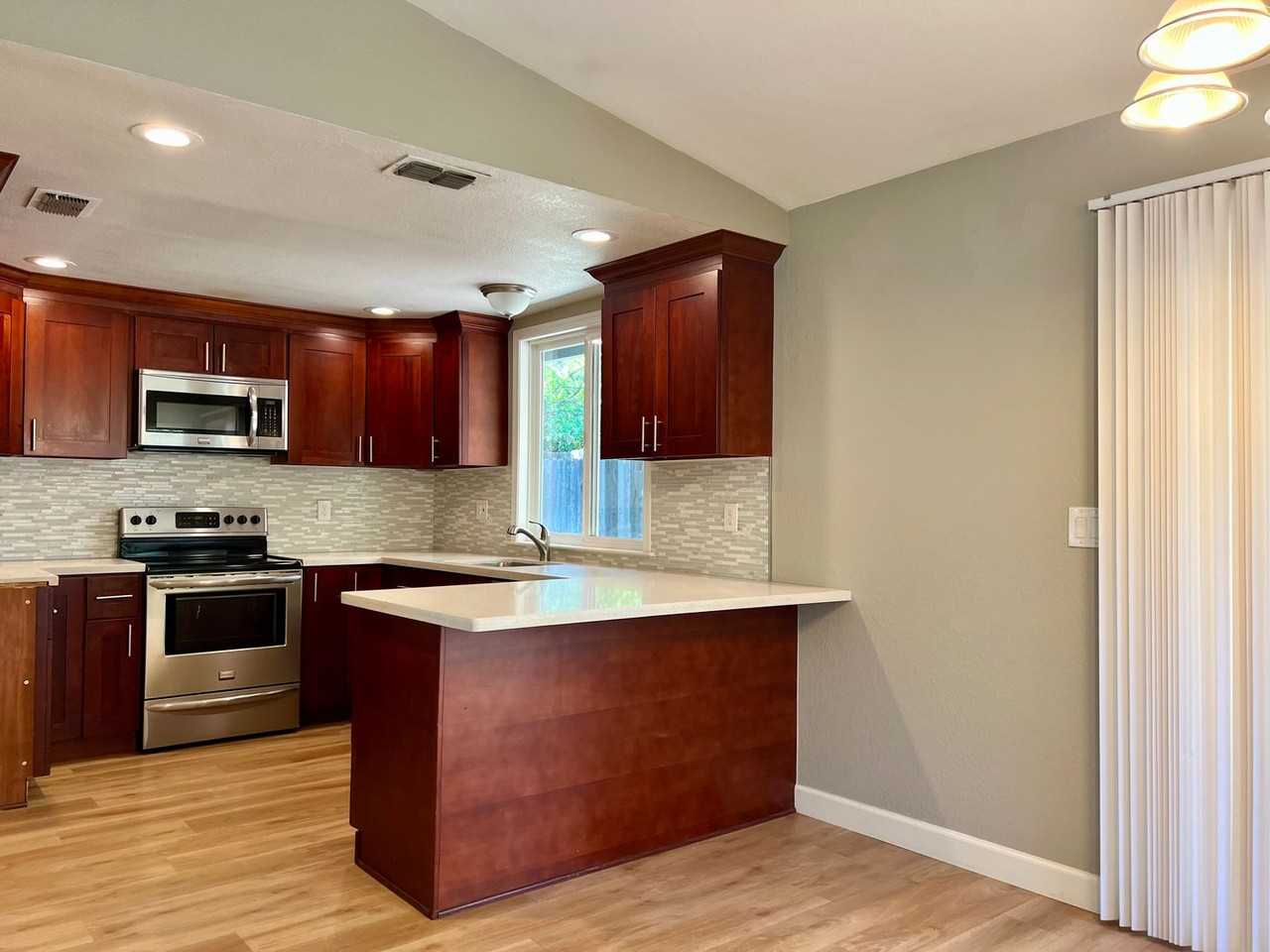 5562 Catalpa Ct - Photo 7 of 19