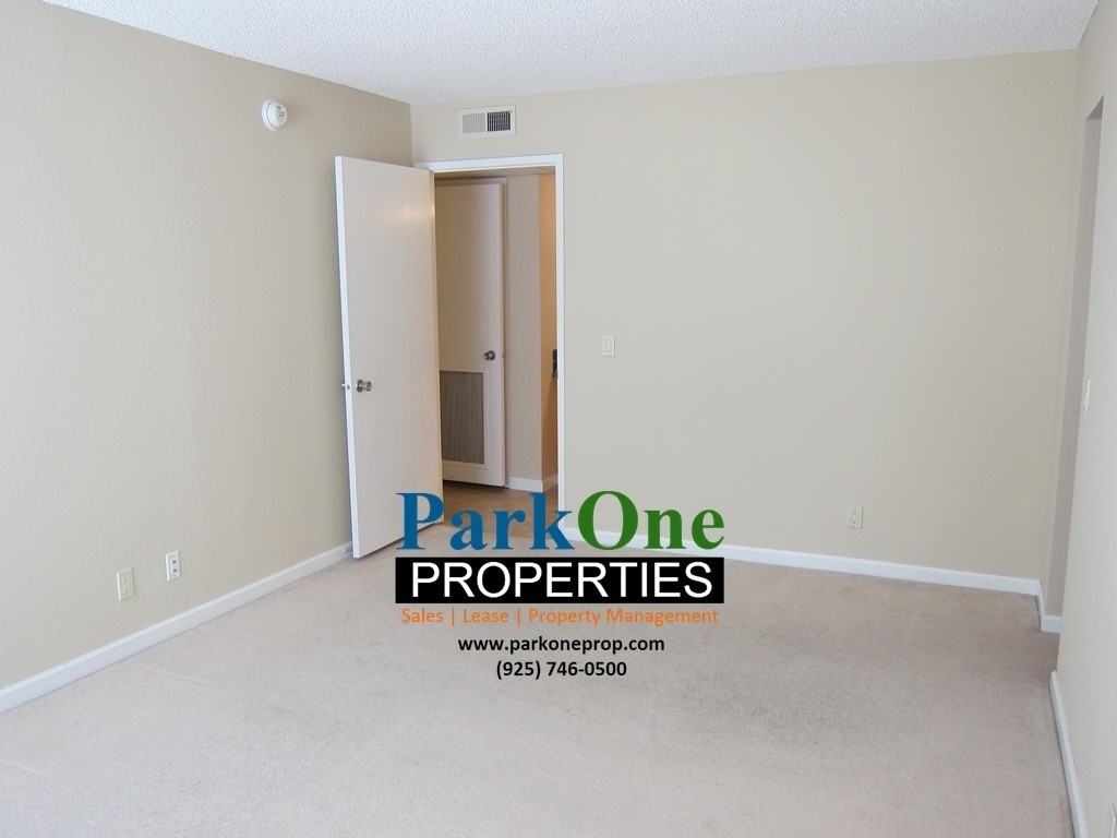 340 N Civic Dr #202 - Photo 5 of 17