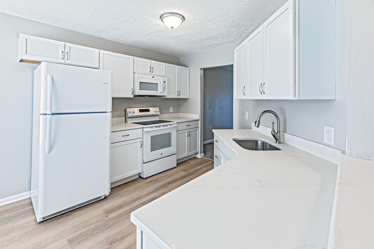 222 Britain Ct - Photo 3 of 17