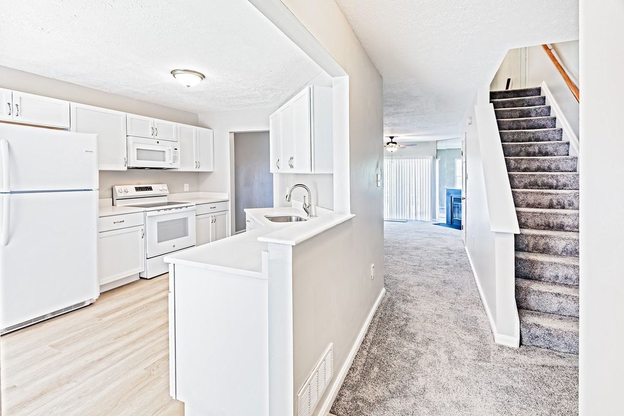 222 Britain Ct - Photo 5 of 17