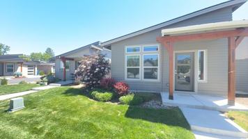 featured image of 2988 Ne Roxy Pl
