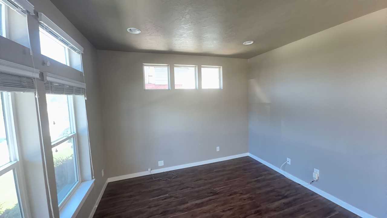 2988 Ne Roxy Pl - Photo 5 of 12