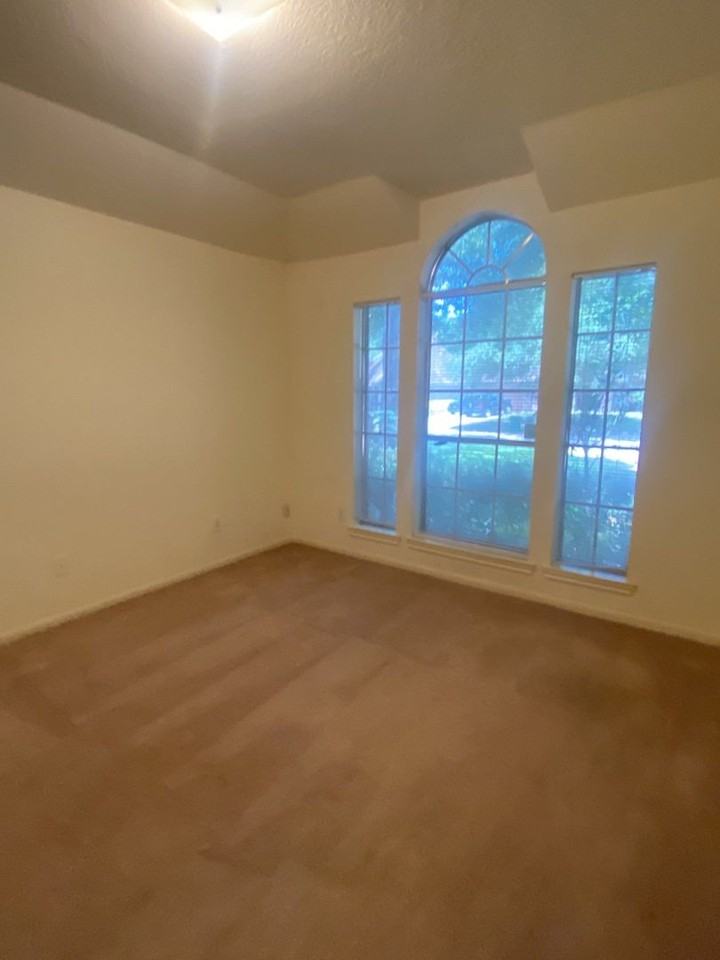 2222 Havenhouse Dr - Photo 2 of 15
