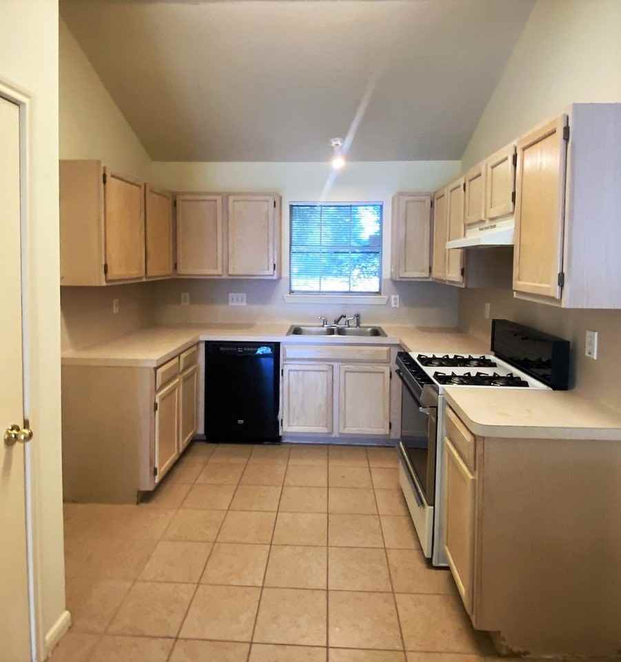 2222 Havenhouse Dr - Photo 5 of 15