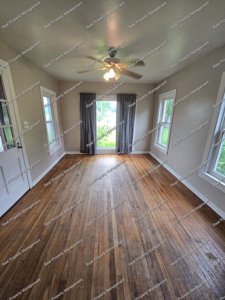 13135 Schneider St - Photo 2 of 11