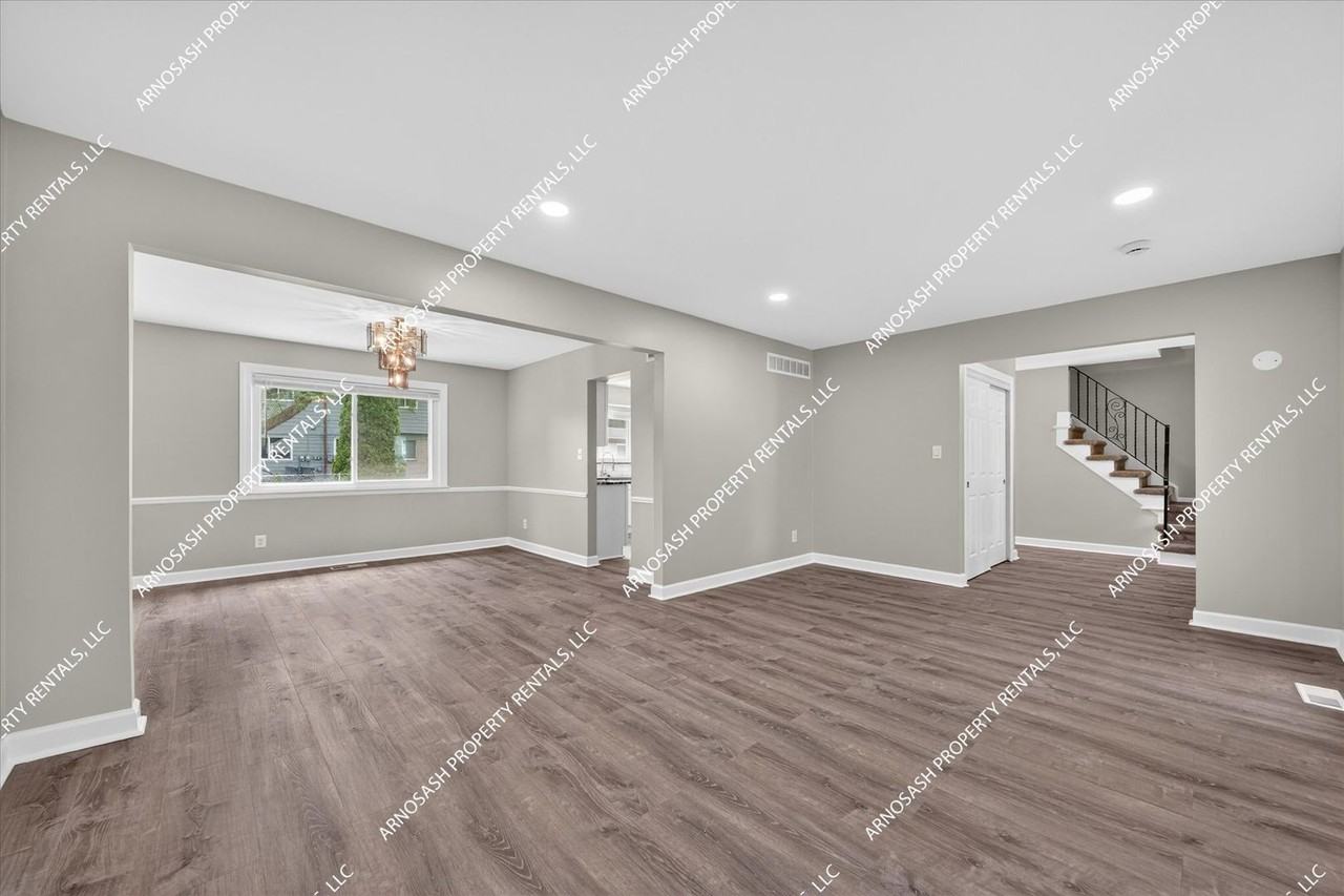 27345 Harvard Rd - Photo 5 of 47