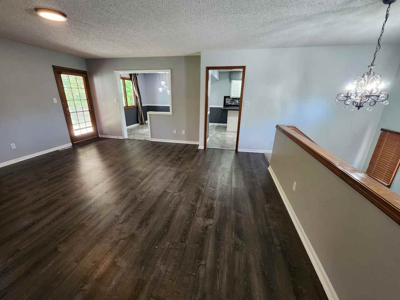 1904 Crescent Dr - Photo 4 of 13