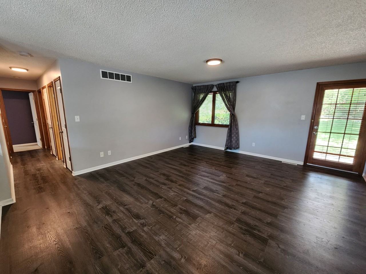 1904 Crescent Dr - Photo 5 of 13