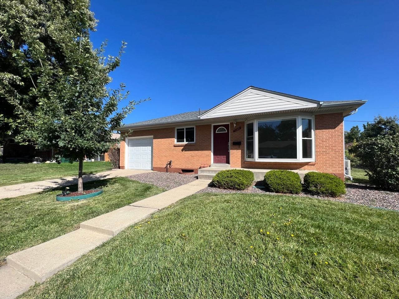 1365 Lucille Ct - Photo 2 of 18