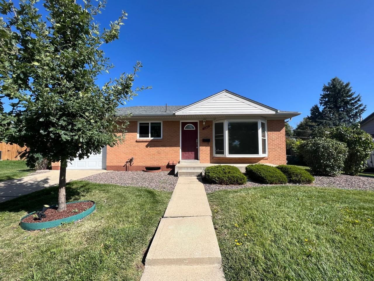 1365 Lucille Ct - Photo 3 of 18