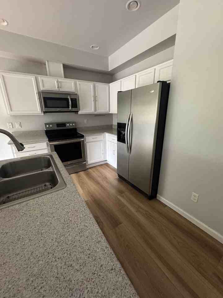 412 Ne Miramar Cir - Photo 4 of 22