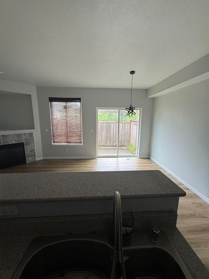 412 Ne Miramar Cir - Photo 7 of 22