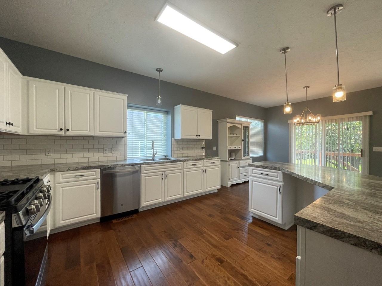 1007 Timberline Dr - Photo 4 of 17