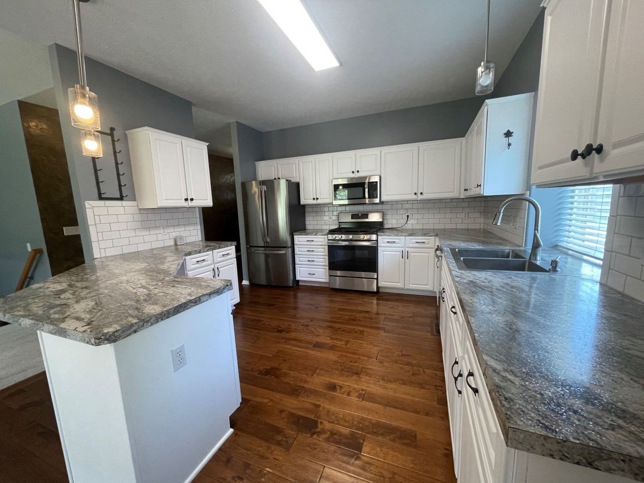 1007 Timberline Dr - Photo 5 of 17