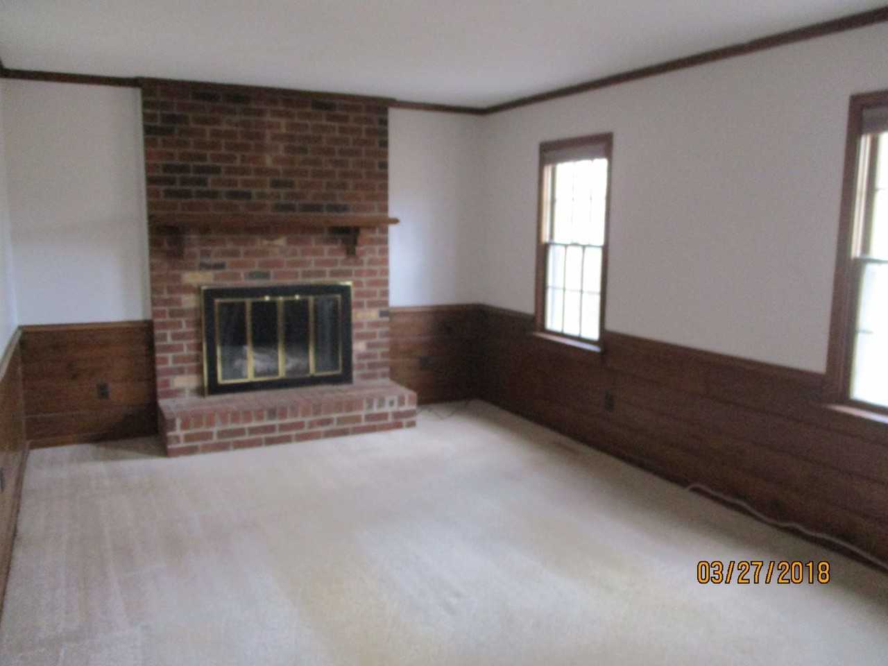 1912 Millsap Ln - Photo 7 of 11