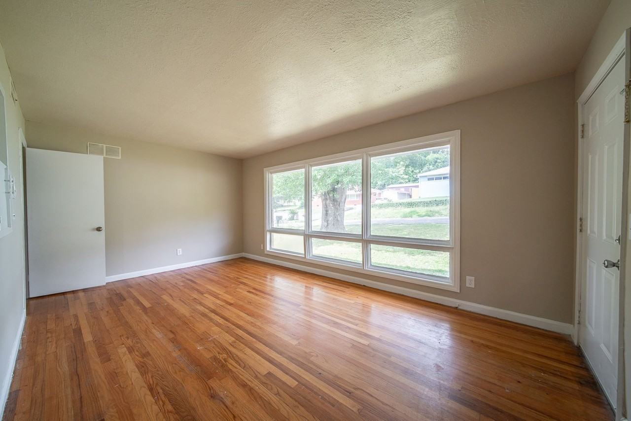 2204 7th Ave - Photo 3 of 16