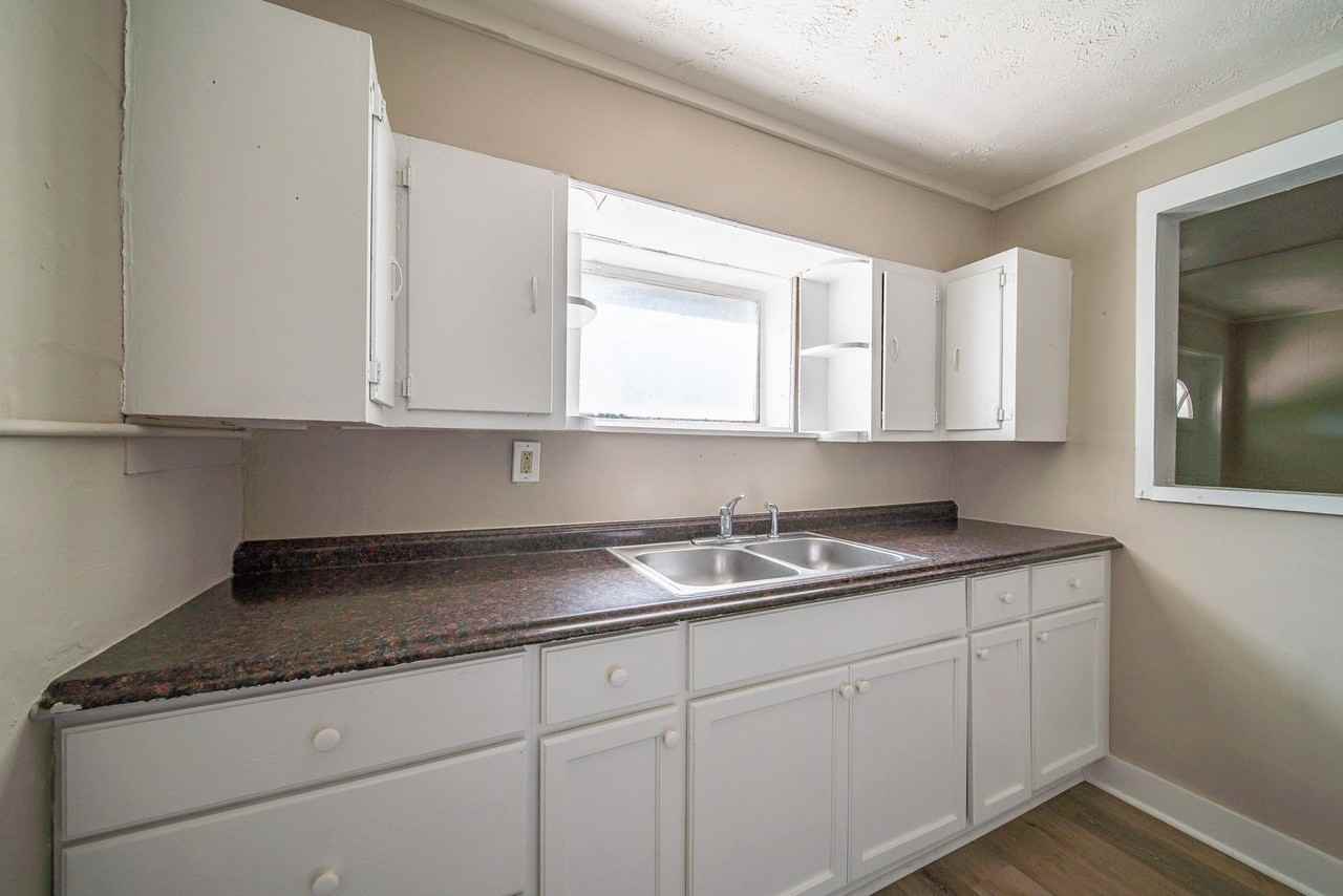 2204 7th Ave - Photo 6 of 16