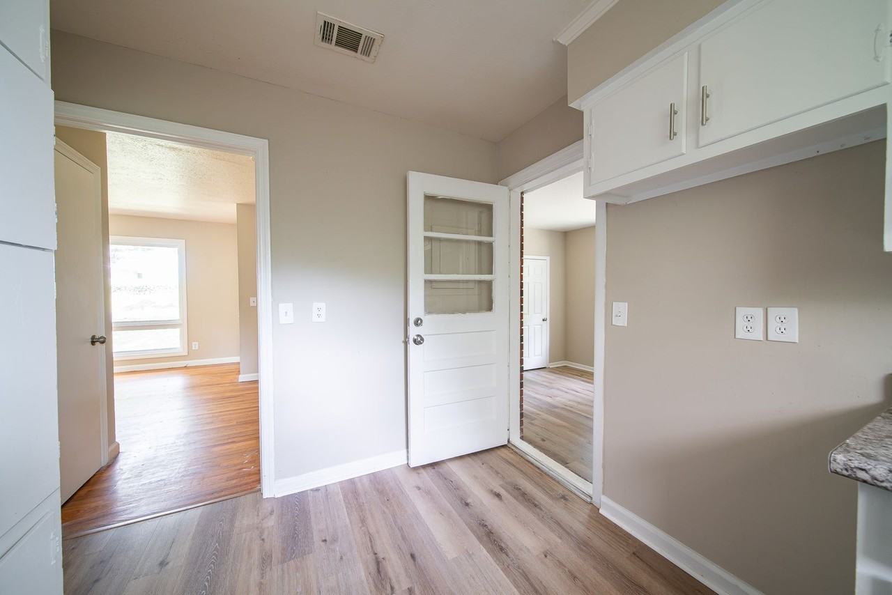 2204 7th Ave - Photo 7 of 16