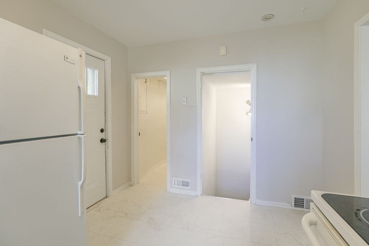 1003 S 42nd St - Photo 5 of 26