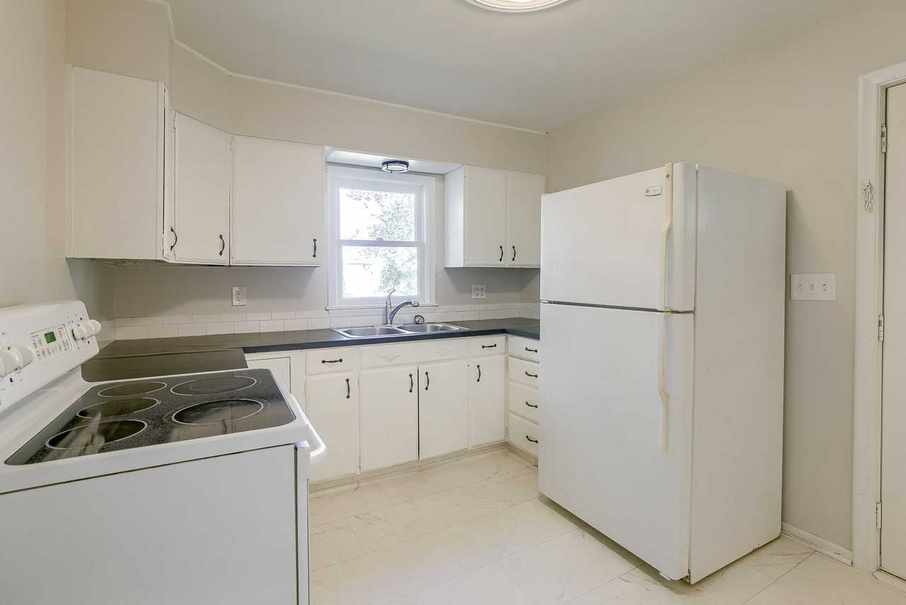 1003 S 42nd St - Photo 7 of 26