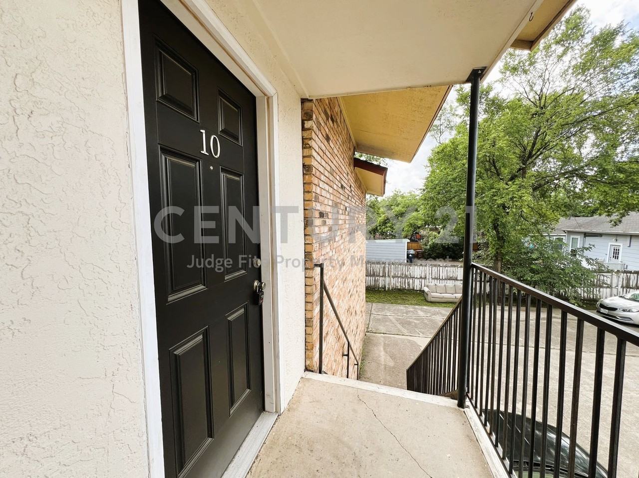 1108 N Elm St #10 - Photo 4 of 30