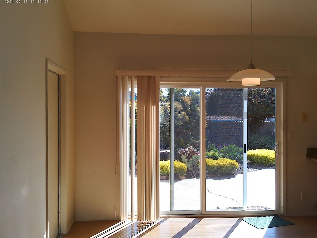 2148 Glenn St - Photo 4 of 28