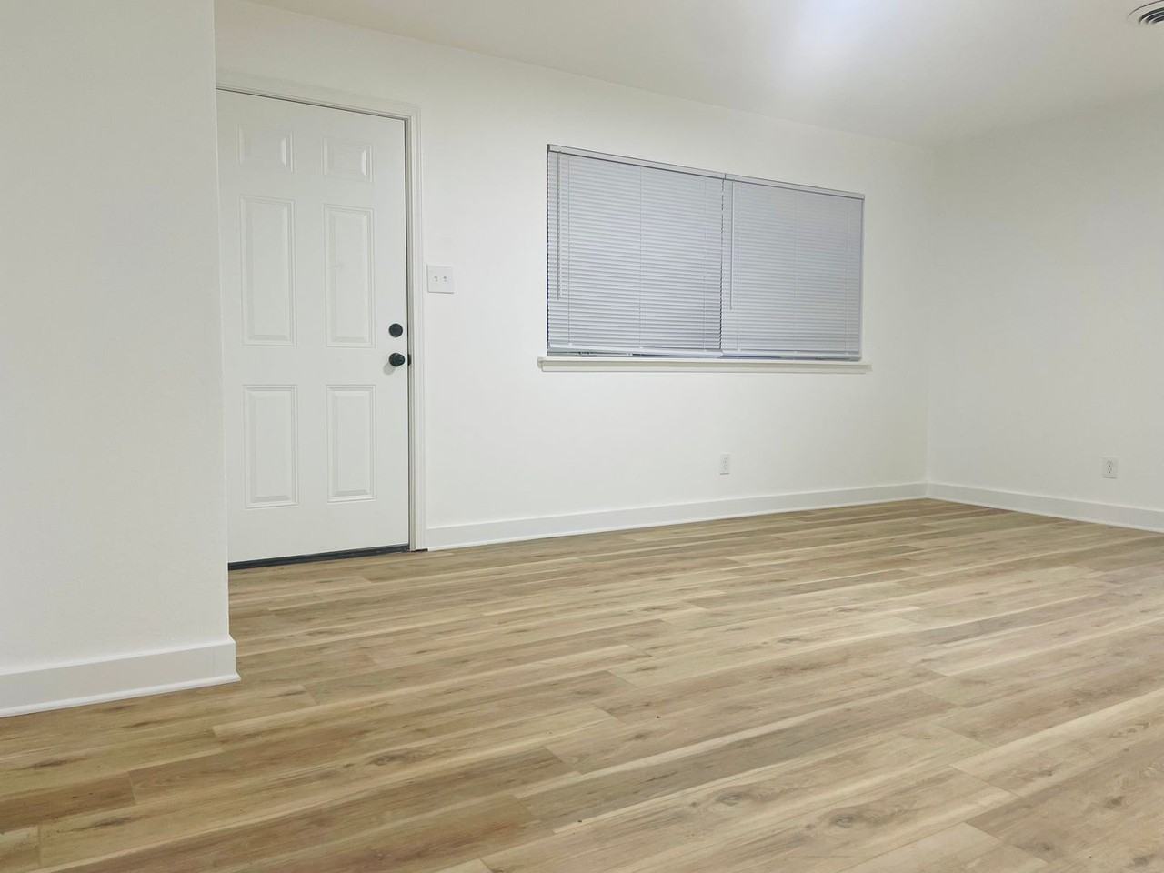 3605 Pine Cone Dr - Photo 2 of 9