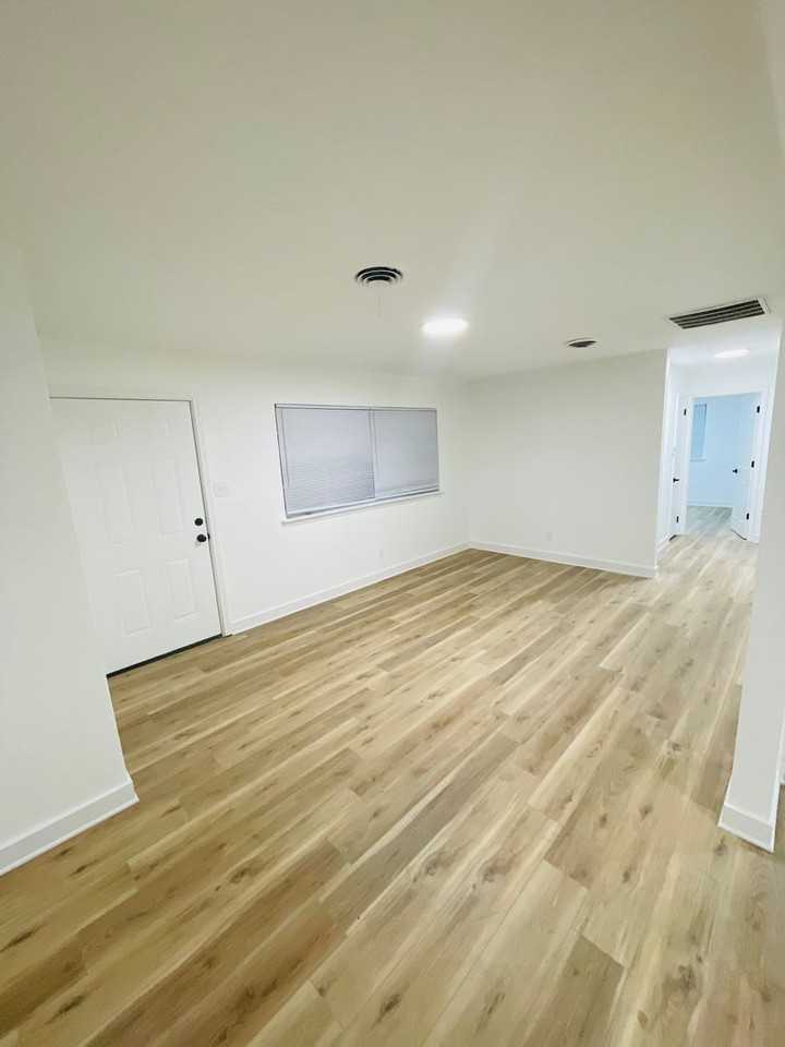 3605 Pine Cone Dr - Photo 3 of 9