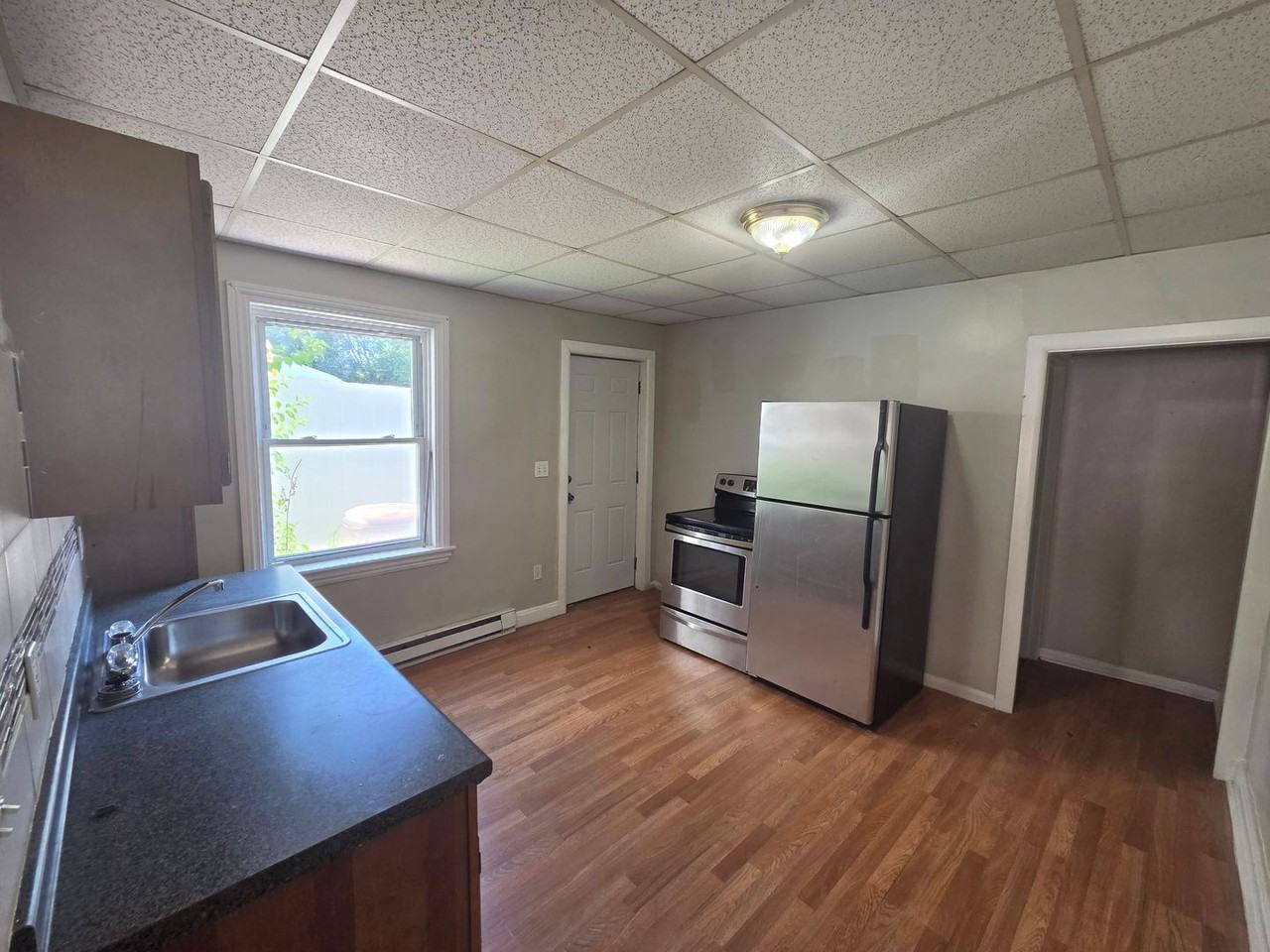 144 Front St - Photo 5 of 12