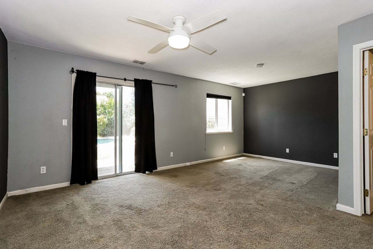 6512 Brockenhurst Dr - Photo 3 of 16